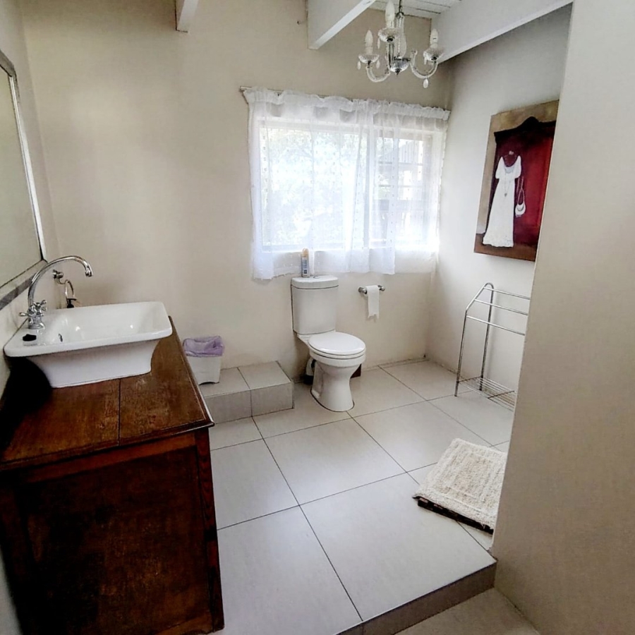 5 Bedroom Property for Sale in Beacon Bay Eastern Cape